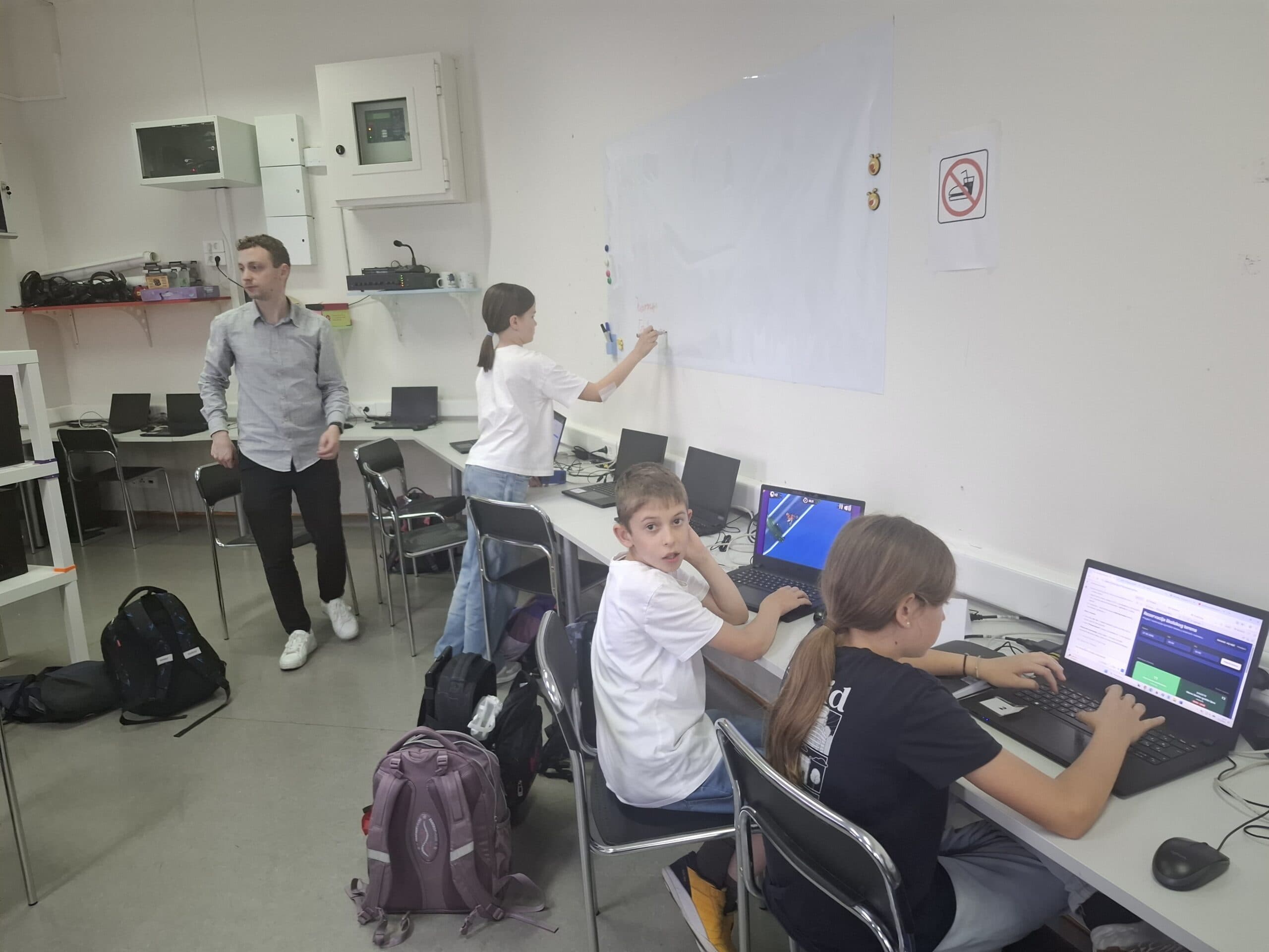 Galerija rada Rezervacija školskog terena 1